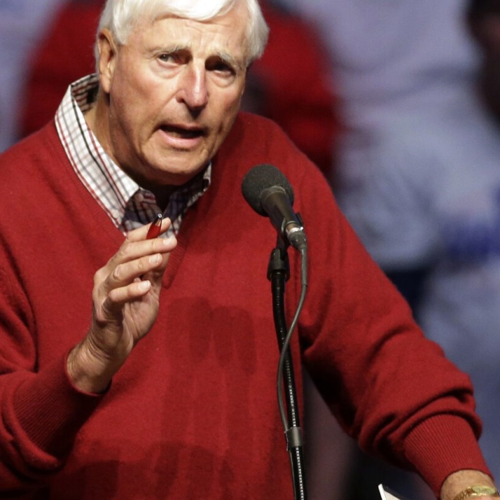 Bob Knight, legendary Indiana basketball coach, died at 83 | AP News