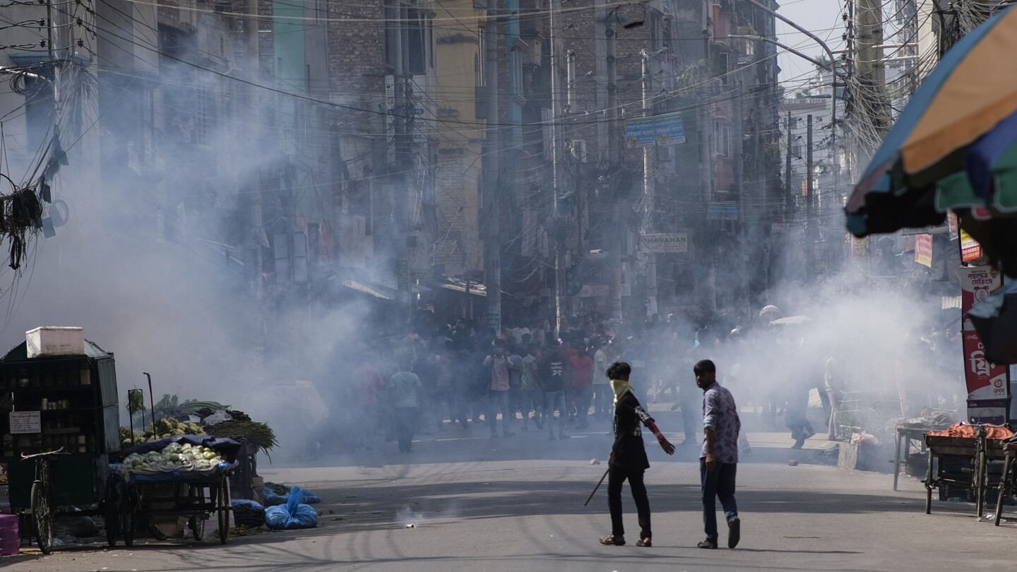 Police in Bangladesh disperse garment workers protesting since the weekend to demand better wages | AP News