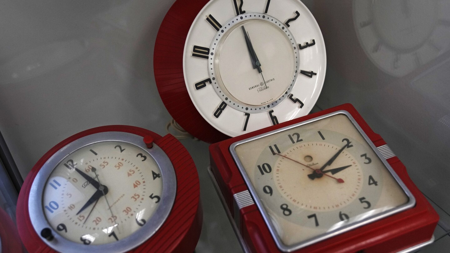 Daylight saving 2023: Here’s what a sleep expert says about the time change | AP News