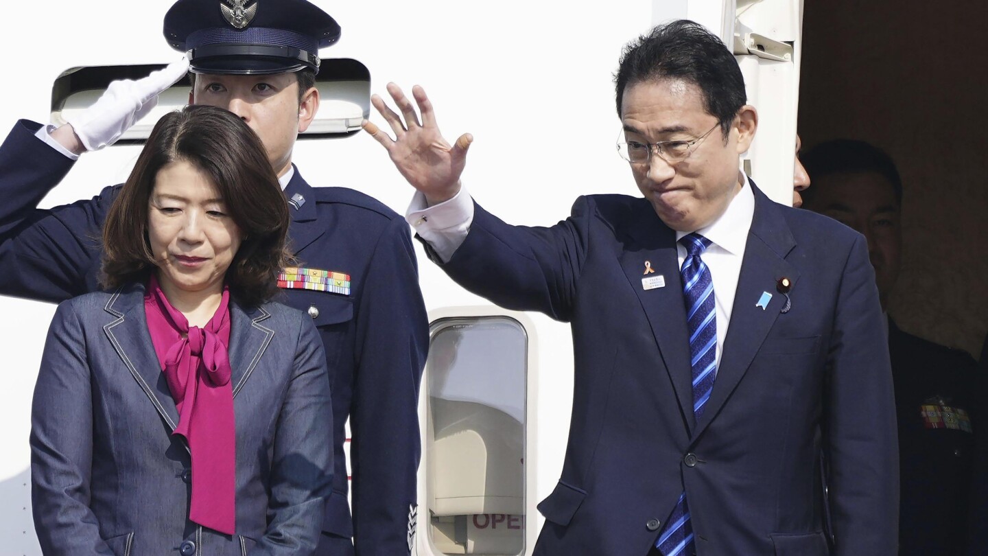 Japan’s prime minister visits Manila to boost defense ties in the face of China’s growing aggression | AP News