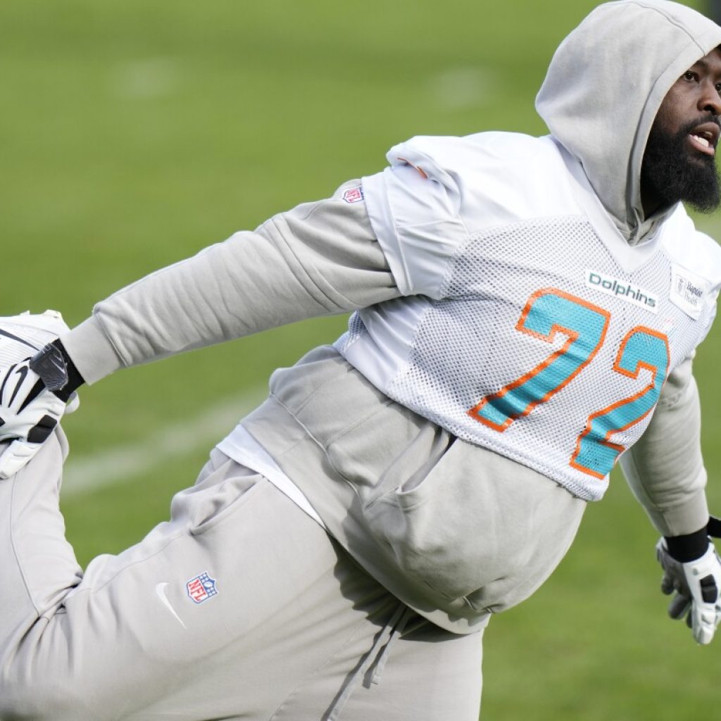 CB Xavien Howard and LT Terron Armstead active for Dolphins against Chiefs in Germany | AP News