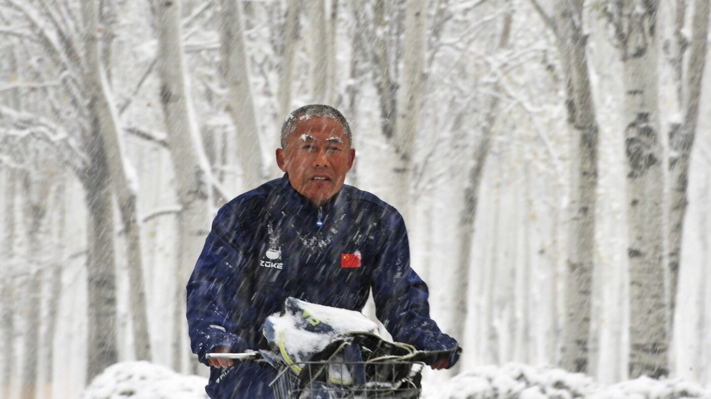 Northeast China sees first major blizzard this season and forecasters warn of record snowfall | AP News