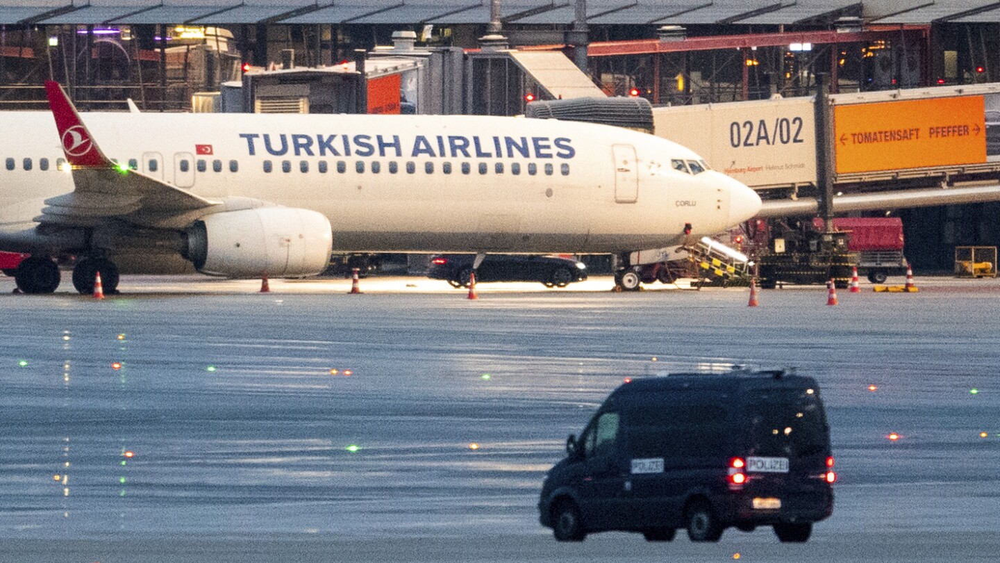 Man in Hamburg airport hostage drama used a rental car and had no weapons permit | AP News