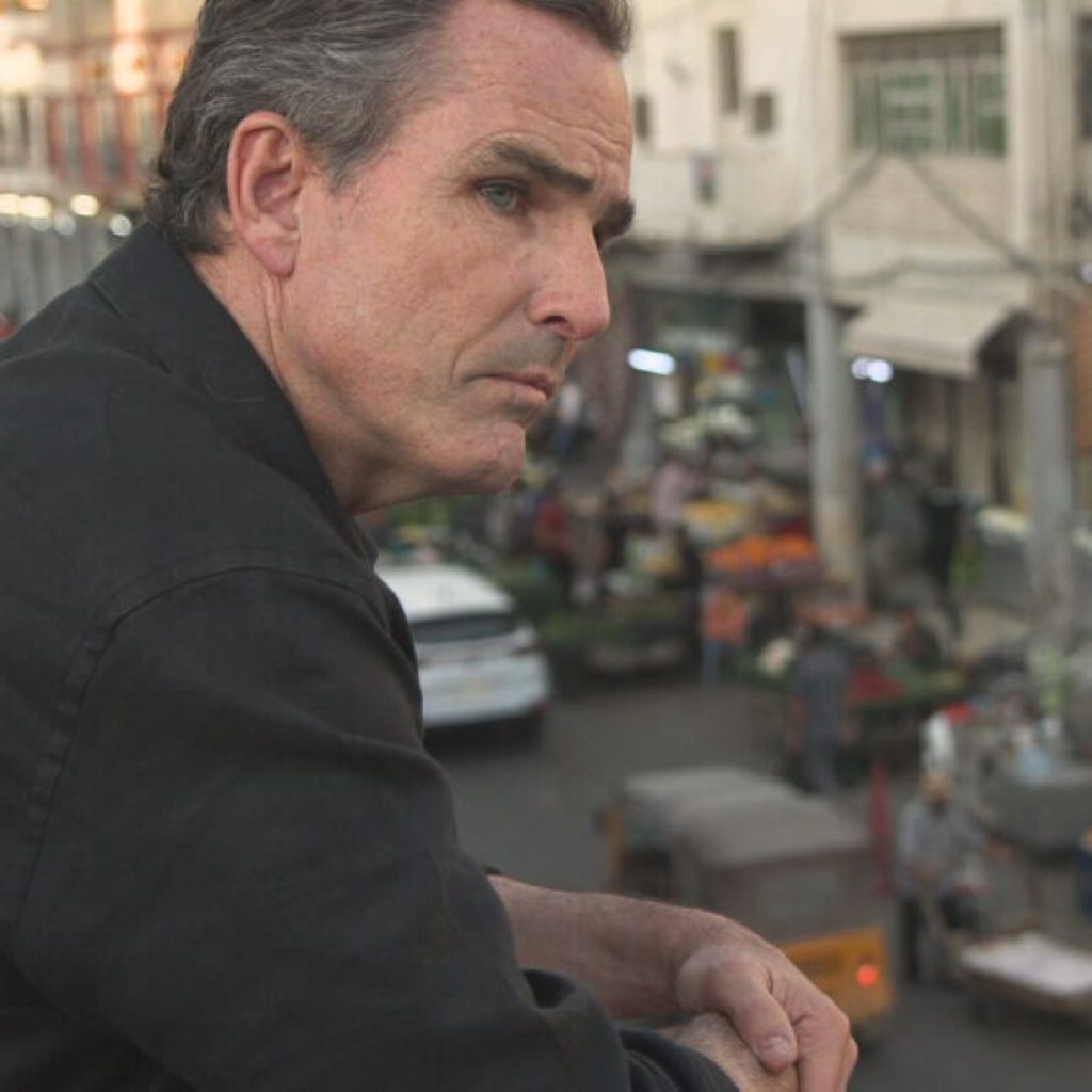 Bob Woodruff returns to Iraq roadside where bomb nearly killed him 17 years ago | AP News