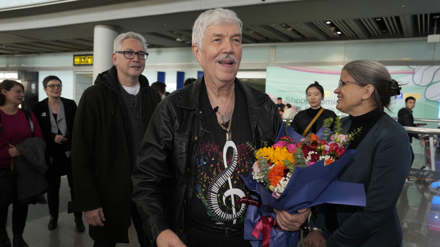 Back in China 50 years after historic trip, a Philadelphia Orchestra violinist hopes to build ties | AP News