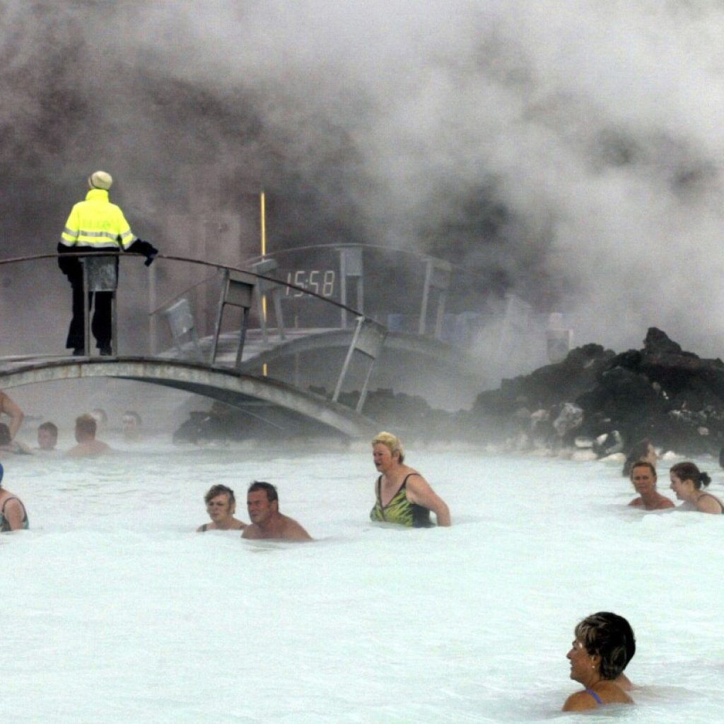 Iceland’s Blue Lagoon spa closes temporarily as earthquakes put area on alert for volcanic eruption | AP News