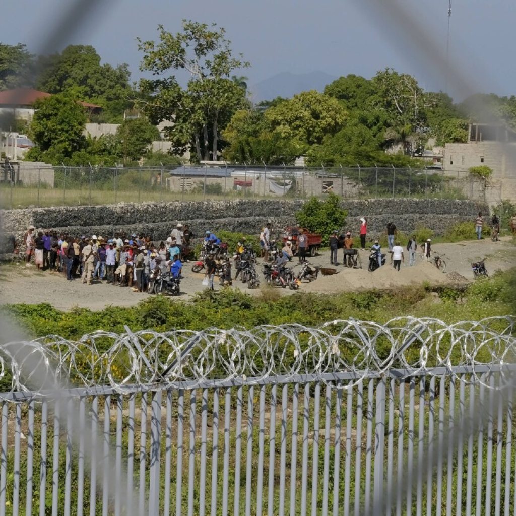 Tensions between Dominican Republic and Haiti flare after a brief armed standoff at the border | AP News