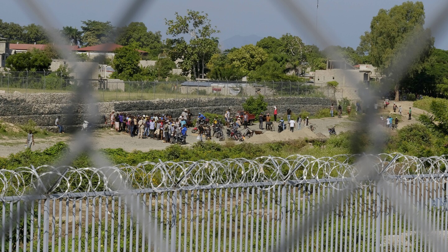 Tensions between Dominican Republic and Haiti flare after a brief armed standoff at the border | AP News