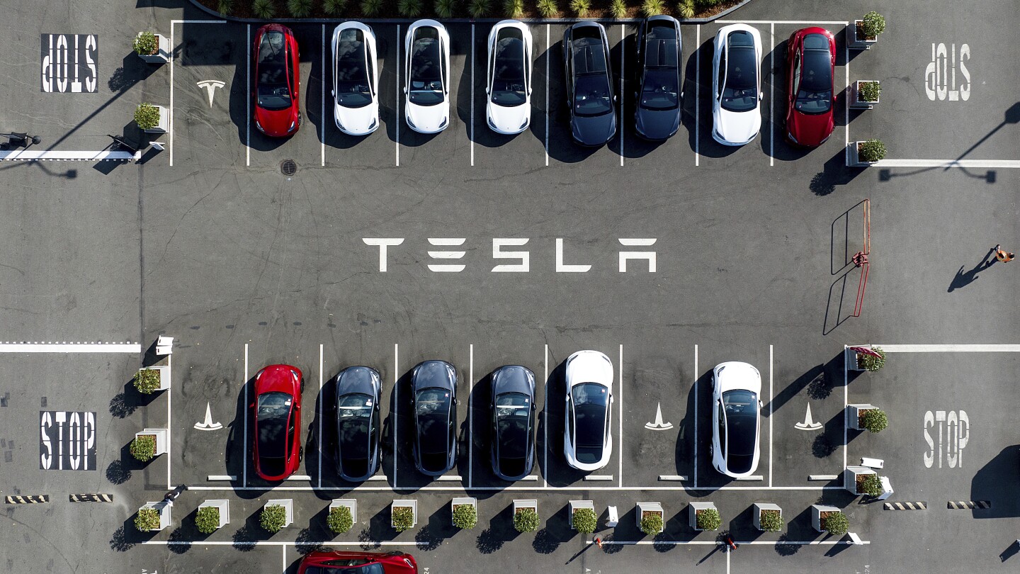 Tesla faces strikes in Sweden unless it signs a collective bargaining agreement | AP News