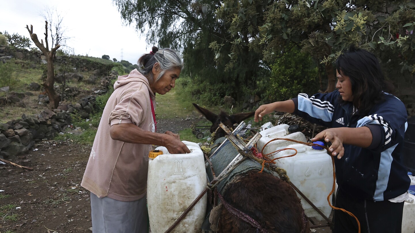 Mexico City imposes another round of water restrictions in the face of drought ‘crisis’ | AP News