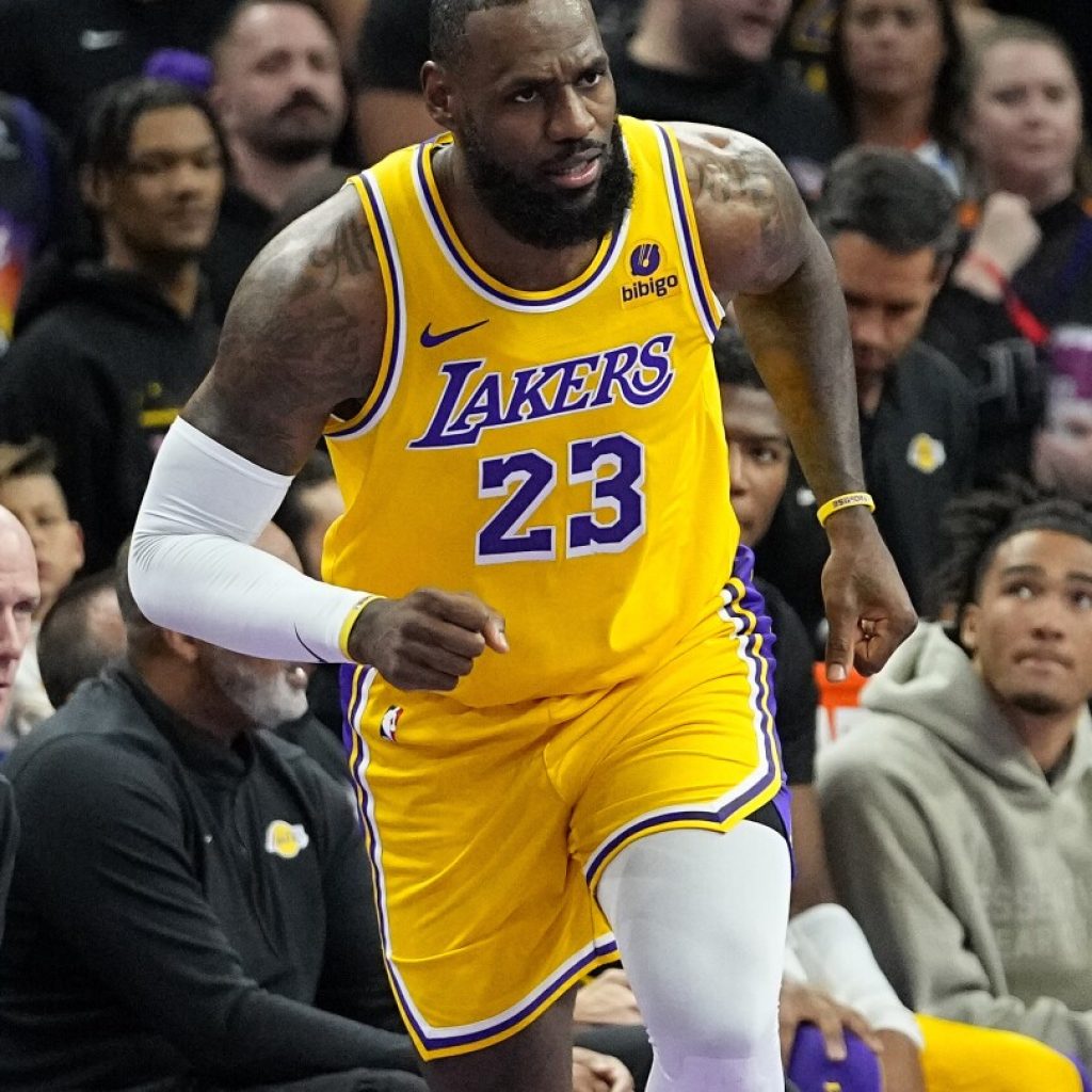 LeBron James scores 32 points, Lakers rally to beat Suns 122-119 to snap 3-game skid | AP News