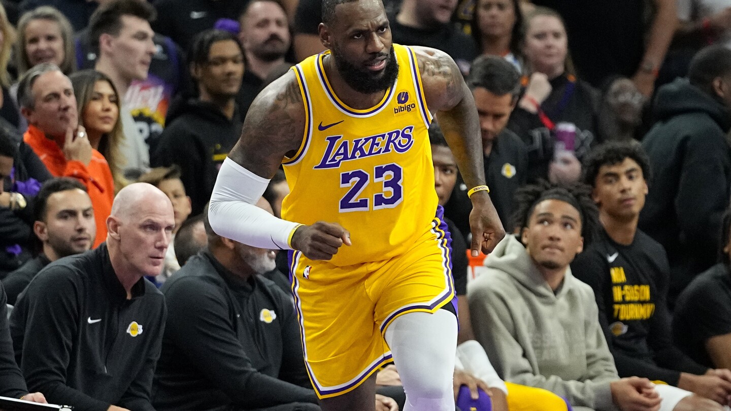 LeBron James scores 32 points, Lakers rally to beat Suns 122-119 to snap 3-game skid | AP News