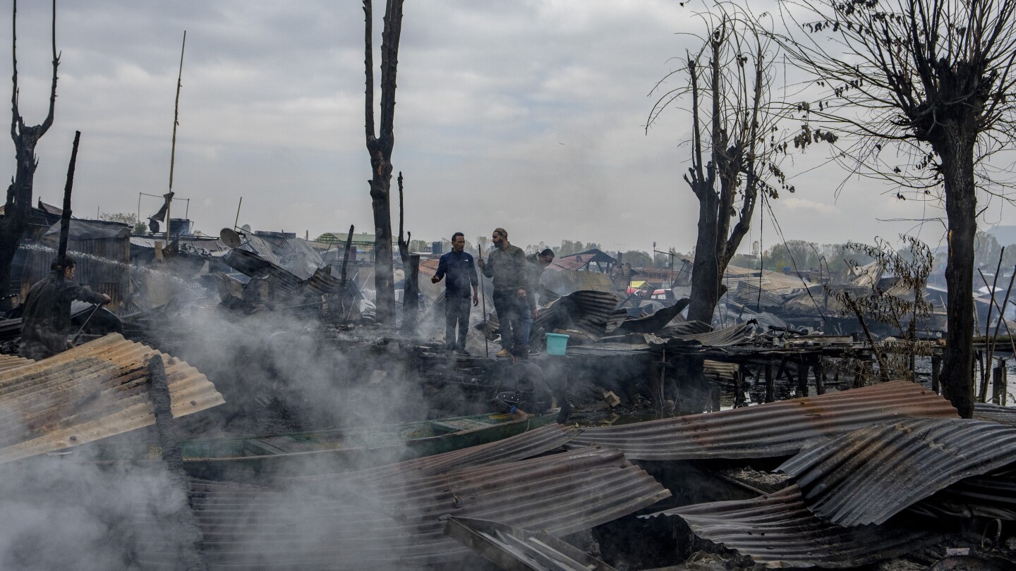 Houseboats catch fire on a lake popular with tourists, killing 3 in Indian-controlled Kashmir | AP News