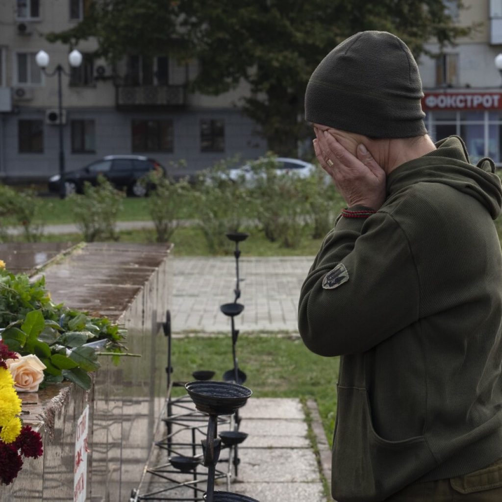 Russia ramps up attacks on key cities in eastern Ukraine | AP News