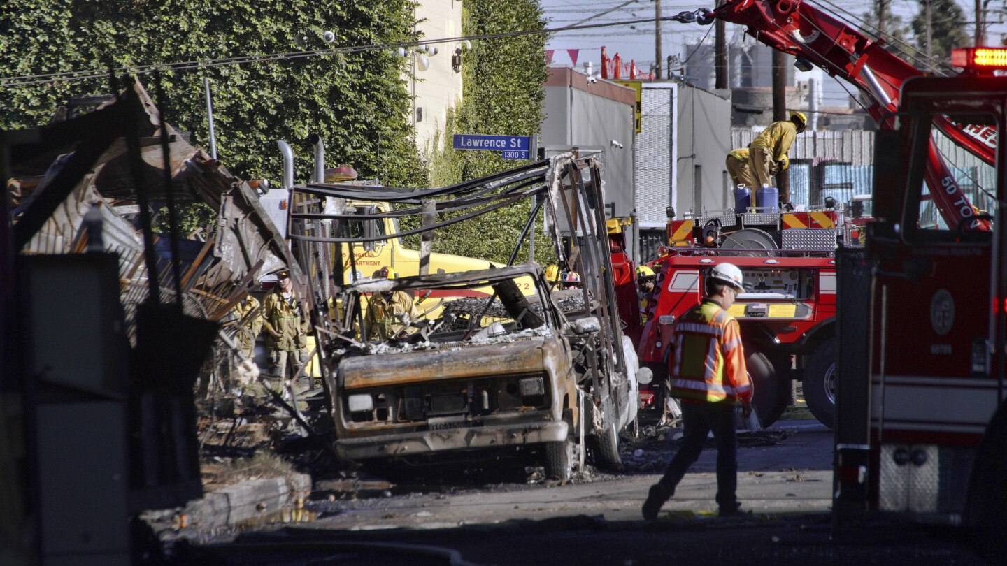 I-10 closure: Investigations underway, traffic snarls expected after major fire  | AP News