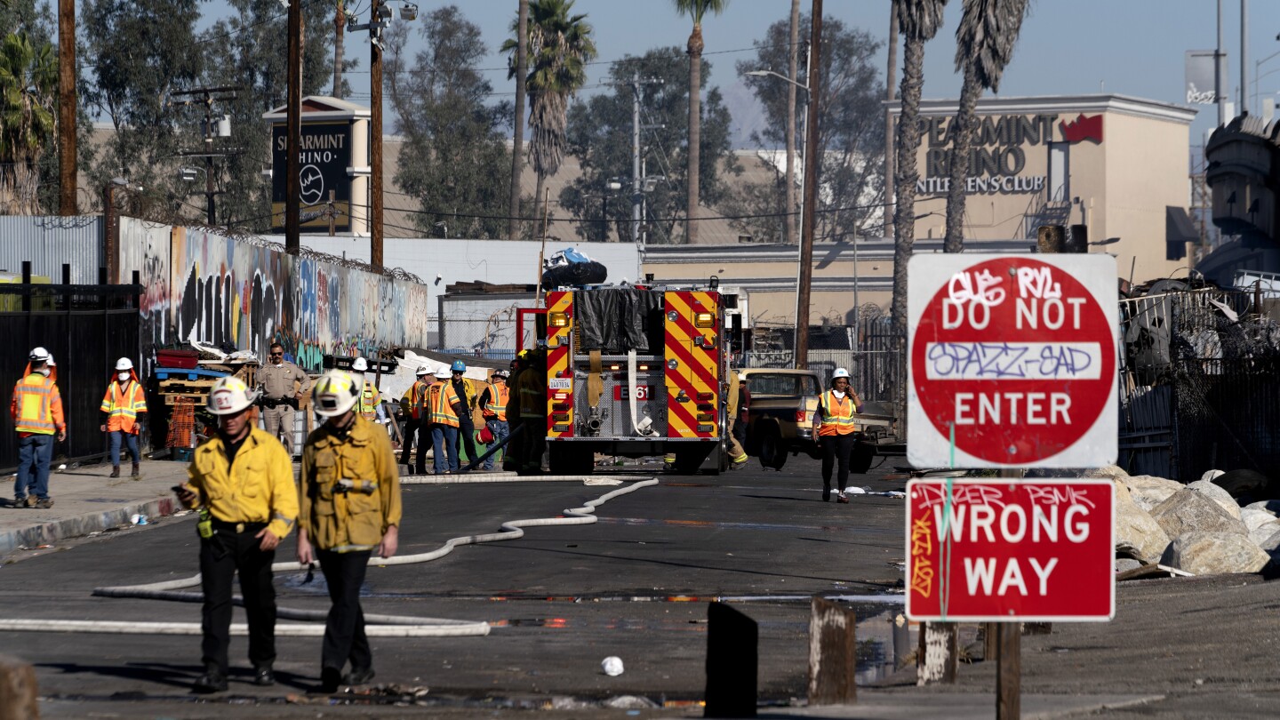 Los Angeles motorists urged to take public transport after massive fire closes interstate | AP News