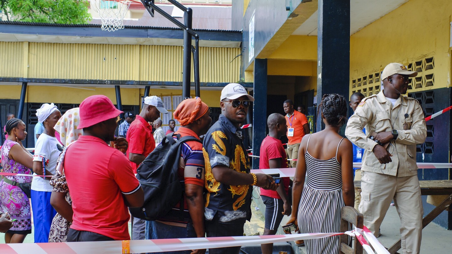 Liberian President Weah faces tight runoff vote for a second term against challenger Boakai | AP News