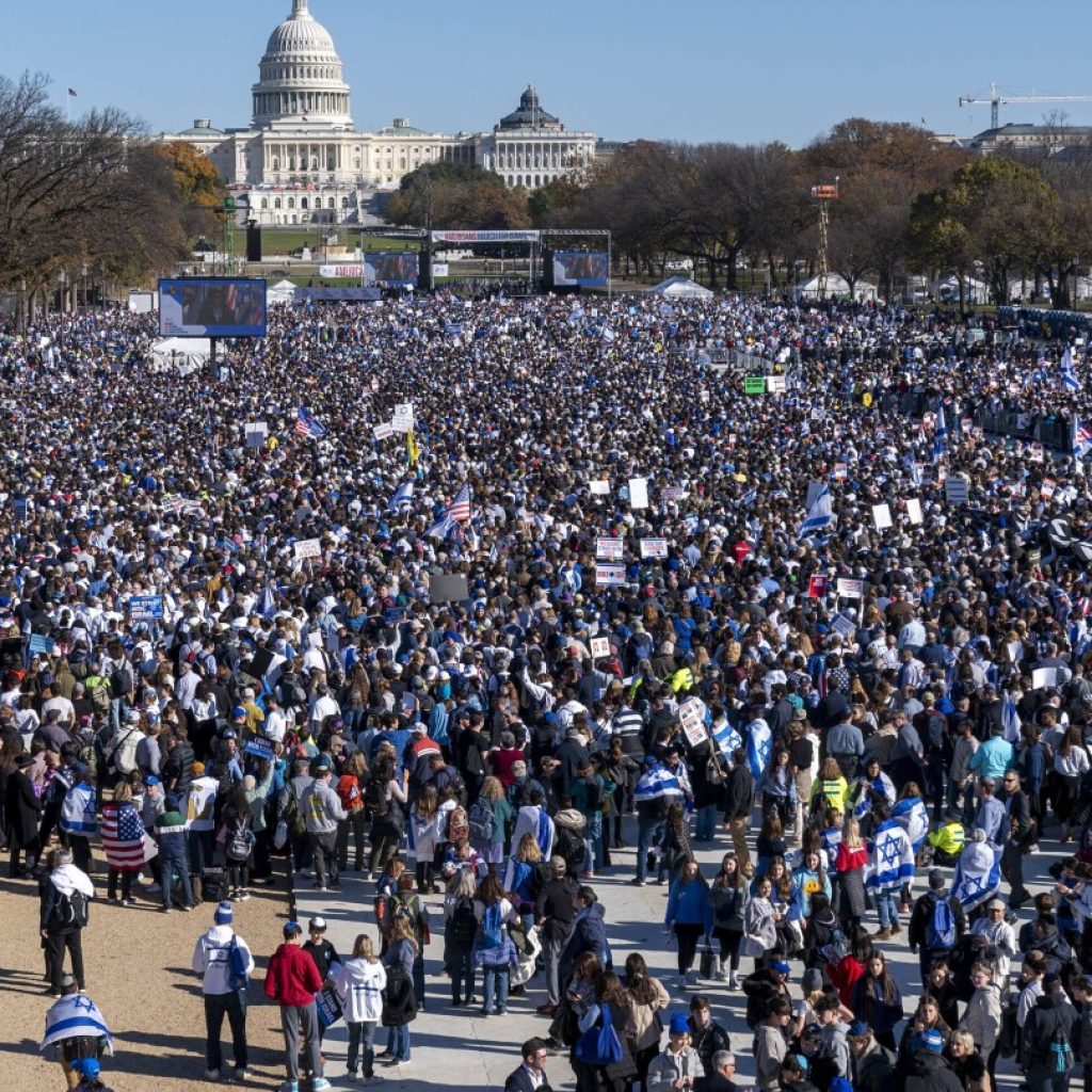 Tens of thousands of supporters of Israel rally in Washington | AP News