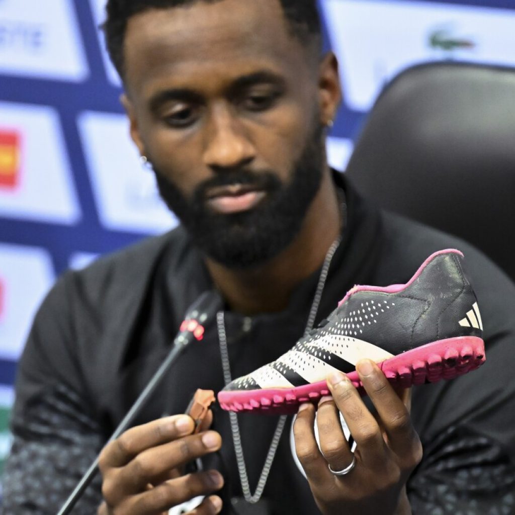 Israeli soccer team captain displays shoe of kidnapped child ahead of qualifying match in Hungary | AP News