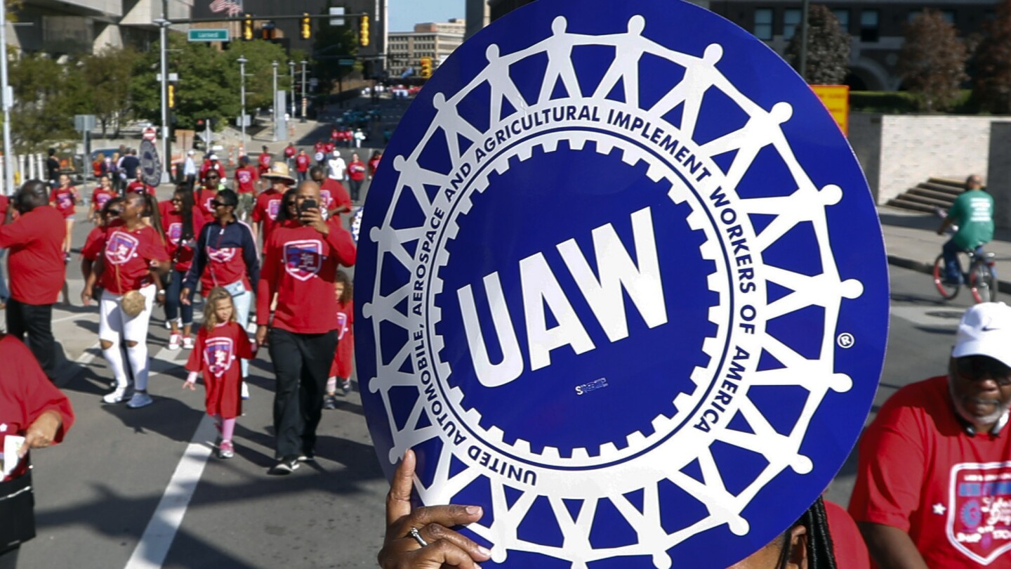 UAW vote on tentative contract with GM is too close to call | AP News