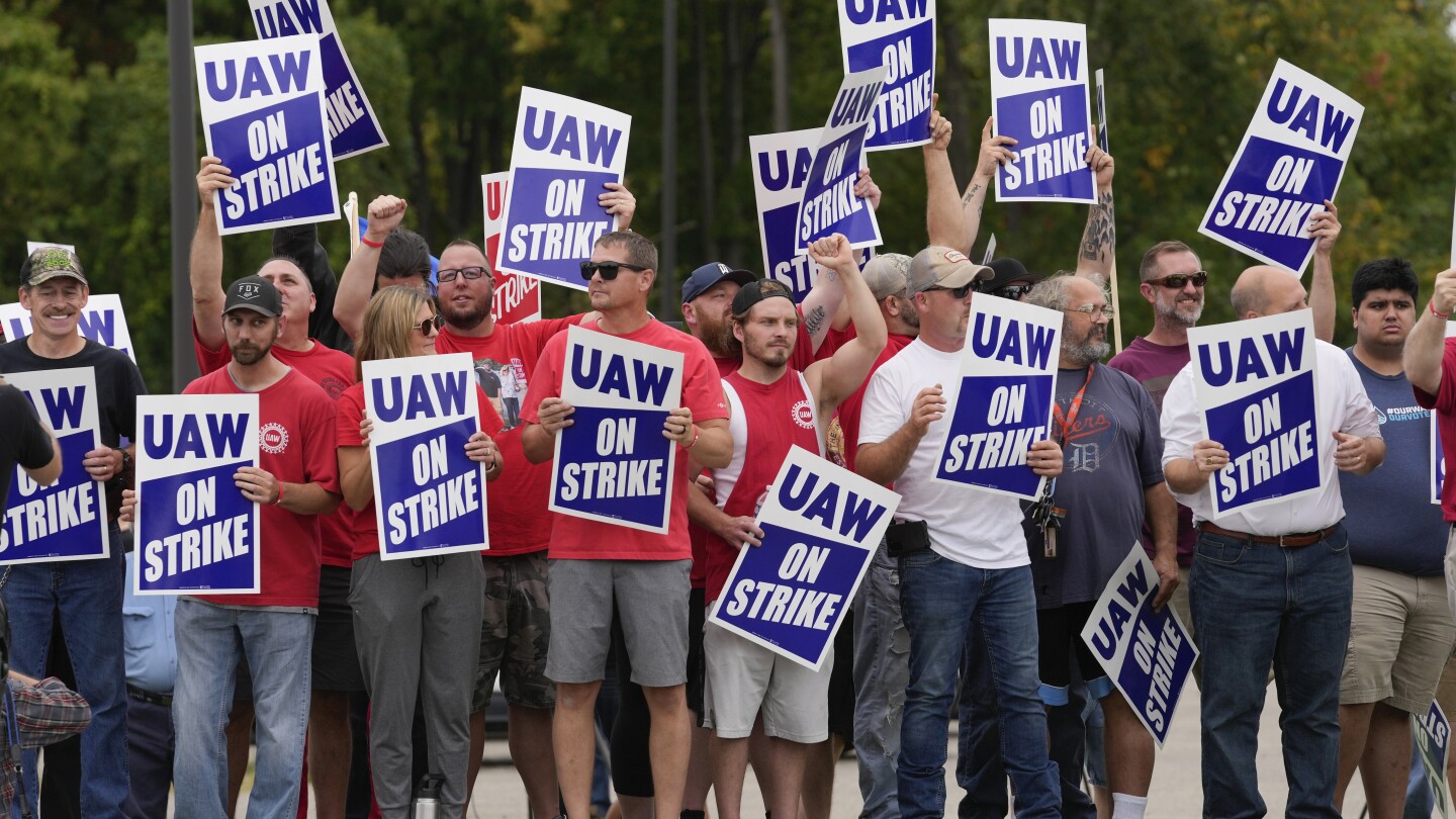 Autoworkers to wrap up voting on contract with General Motors Thursday in a race too close to call | AP News