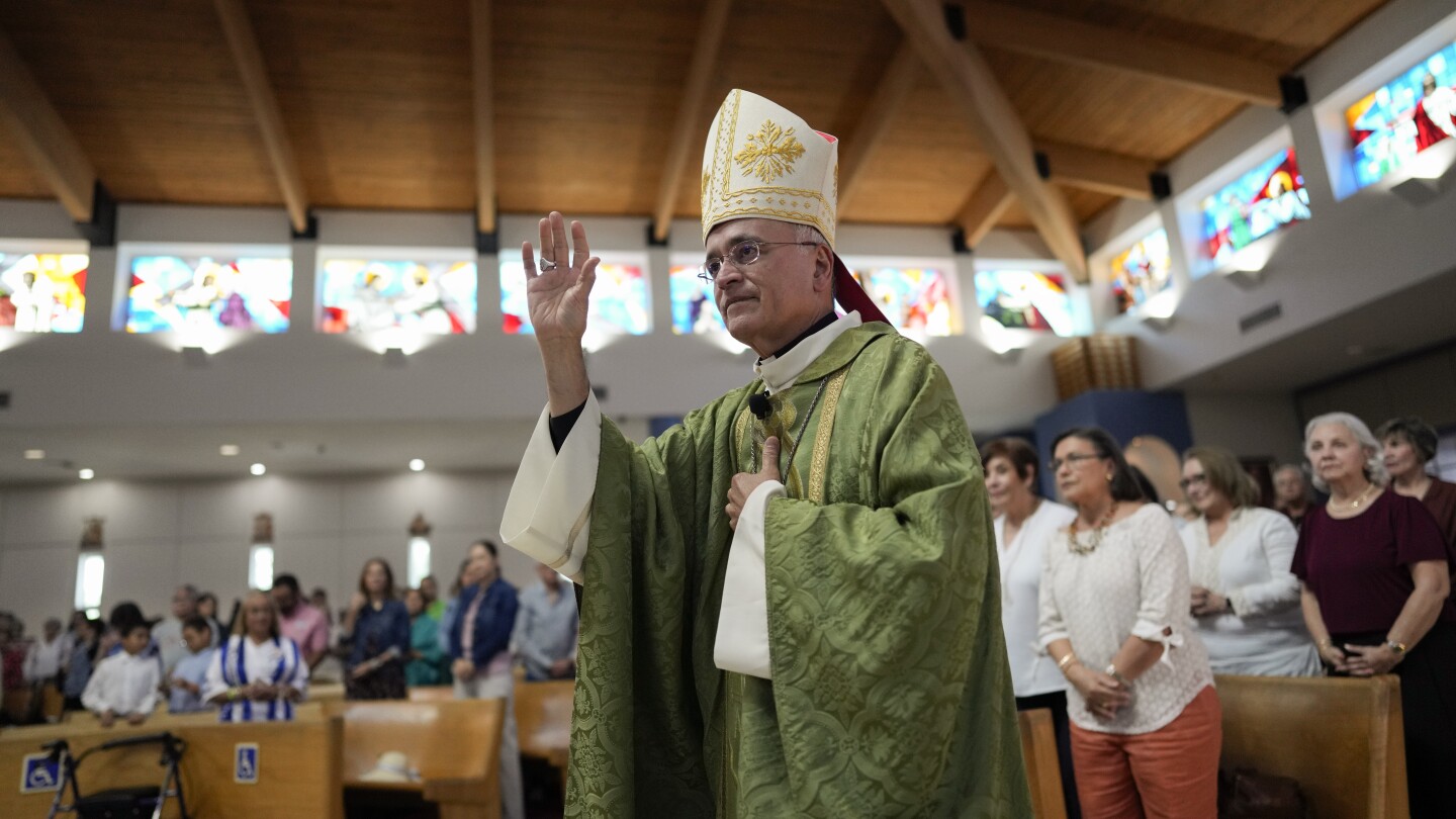 Nicaragua’s exiled clergy and faithful in Miami keep up struggle for human rights at Mass | AP News