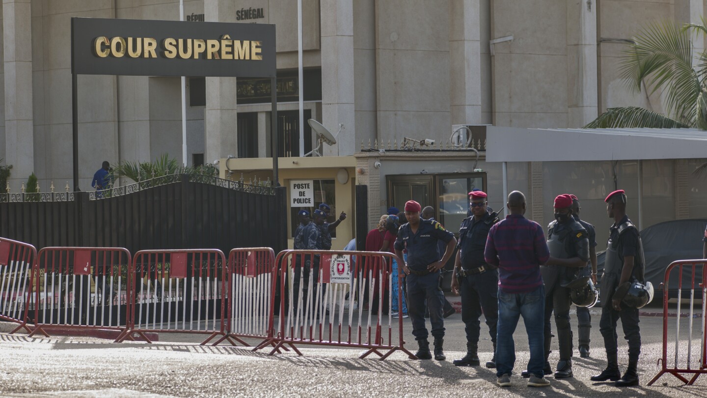 Ruling by Senegal’s highest court blocks jailed opposition leader Sonko from running for president | AP News