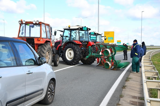 Poljoprivrednici najavili blokadu autoputa kod Novog Sada, okončali današnju trosatnu akciju