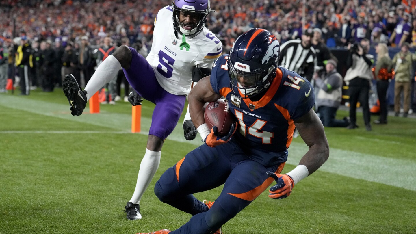 Wilson, Sutton hook up for winning TD as Broncos rally to end Vikings’ 5-game winning streak, 21-20 | AP News