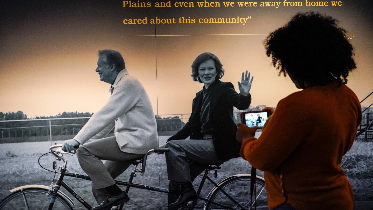 Rosalynn Carter’s tiny hometown mourns a global figure — and their matriarch | AP News