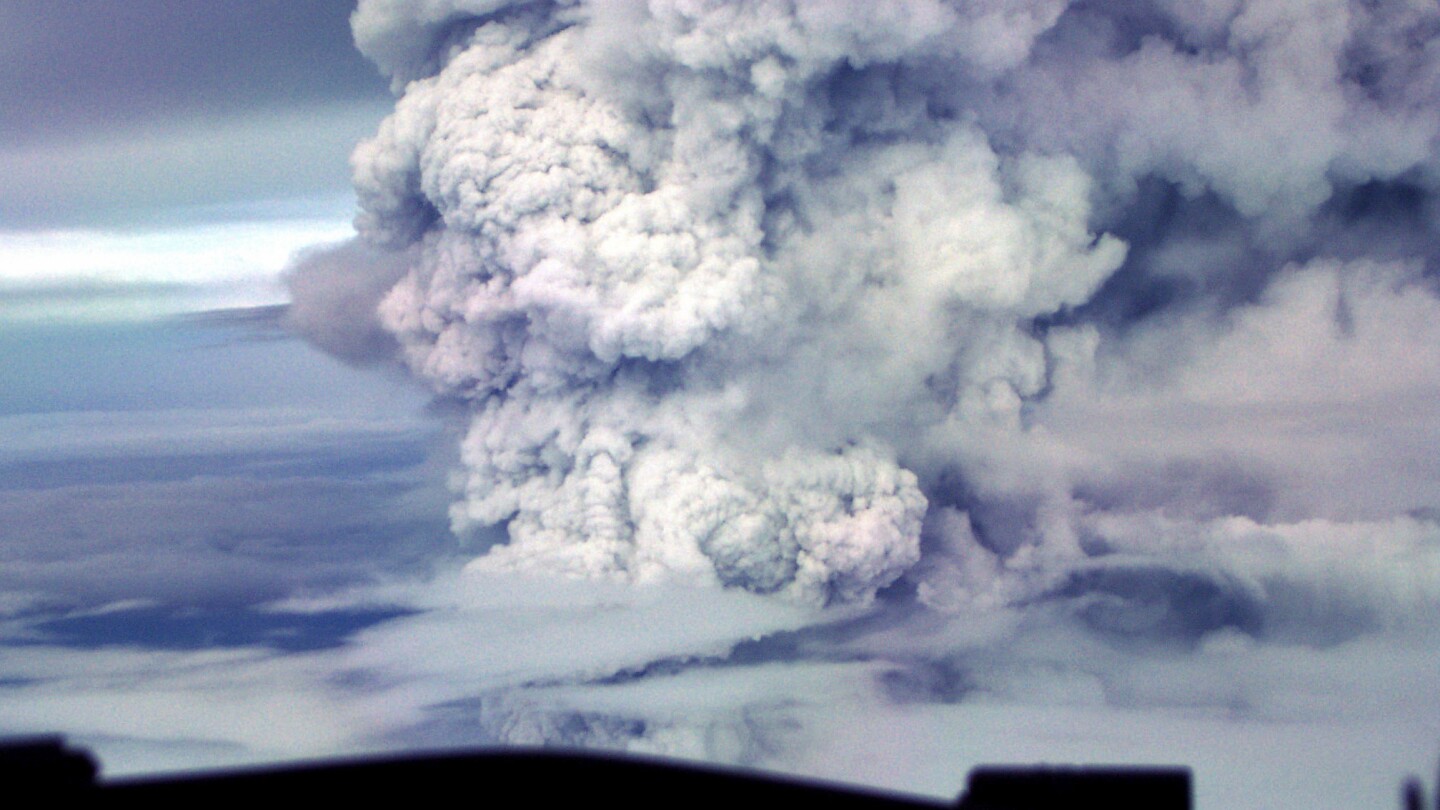 Eruption of Papua New Guinea volcano subsides, though thick ash is billowing 3 miles into the sky | AP News