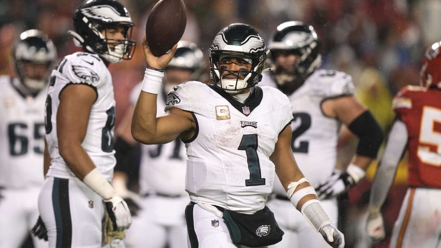 Jalen Hurts leads second-half rally as Eagles beat Chiefs 21-17 | AP News