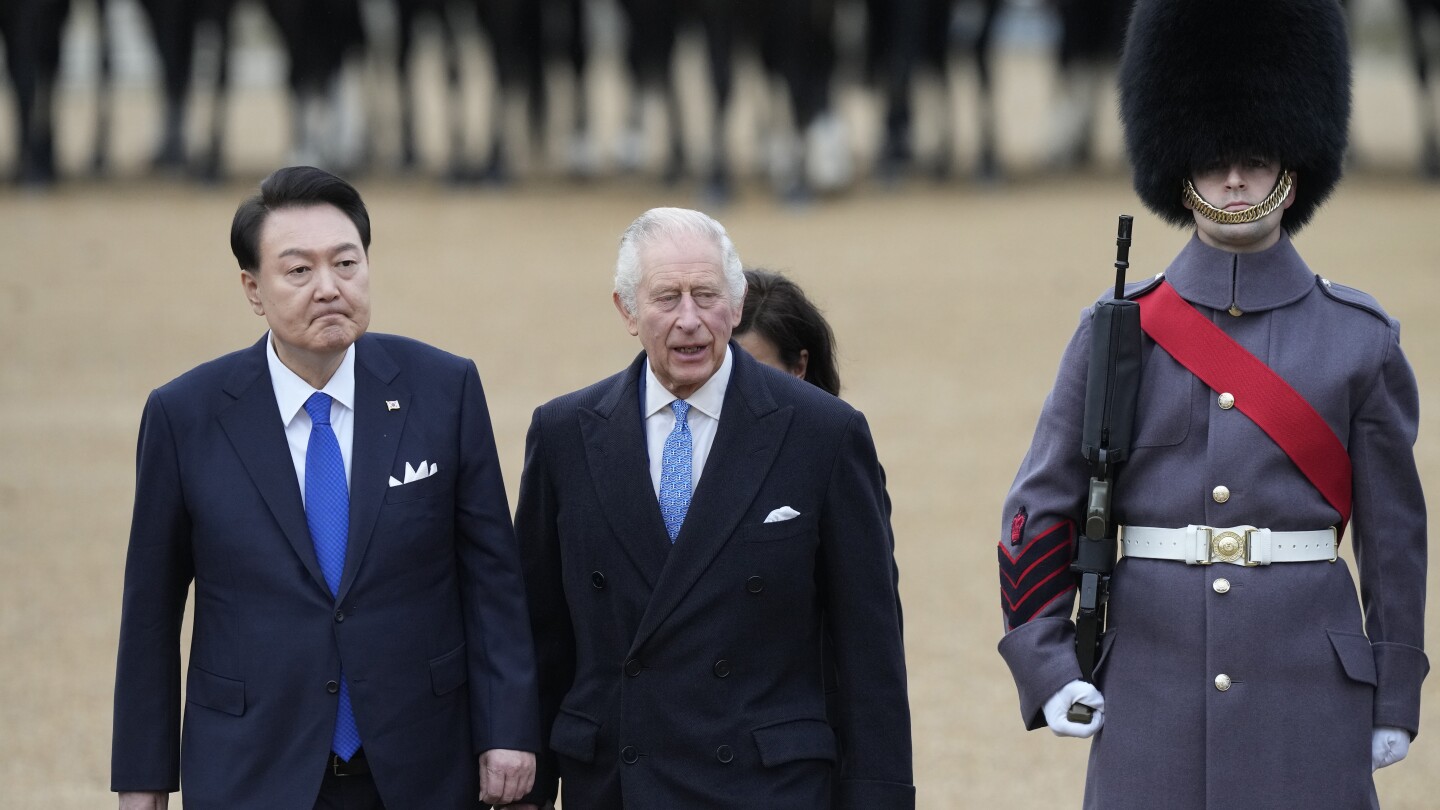 South Korea’s president gets royal welcome on UK state visit before talks on trade and technology | AP News