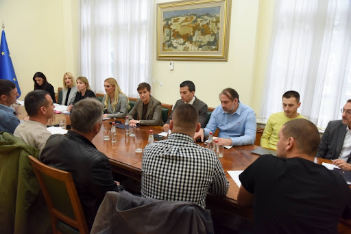 Zahtevi poljoprivrednika delimično ispunjeni, protesti se nastavljaju bez blokada puteva