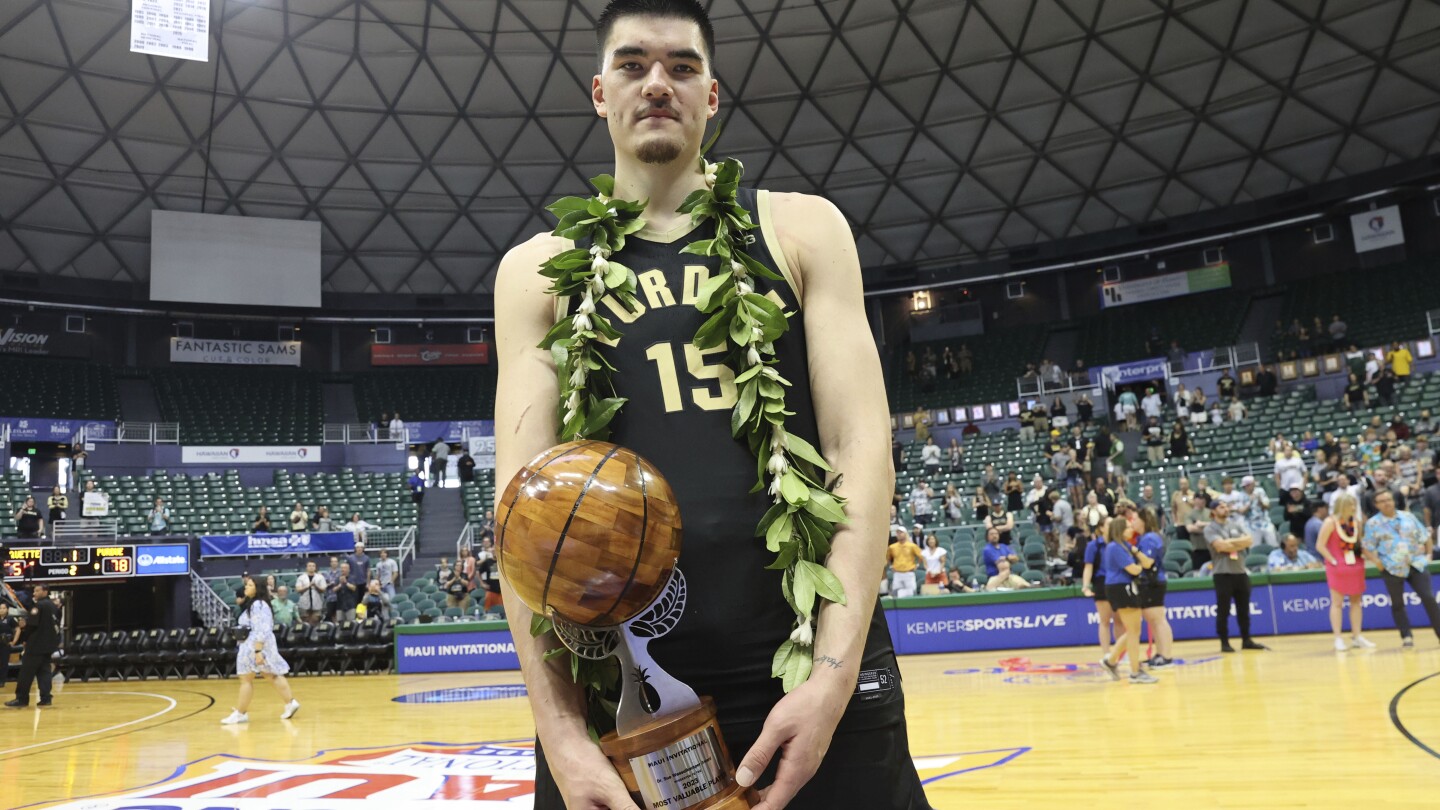 Edey’s 28 points, 15 boards power No. 2 Purdue past No. 4 Marquette for Maui Invitational title | AP News