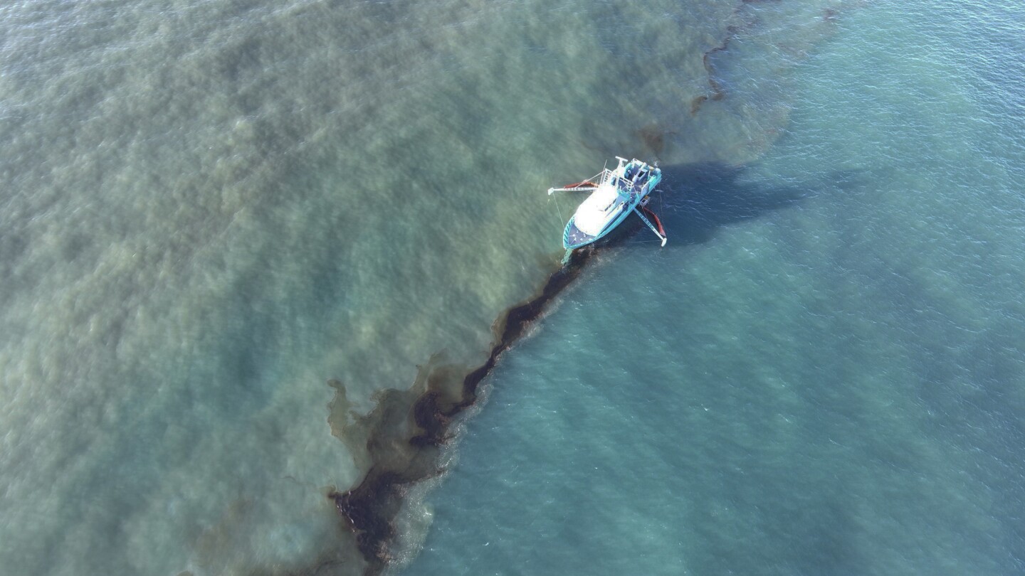 Search is on for pipeline leak after as much as 1.1 million gallons of oil sullies Gulf of Mexico | AP News