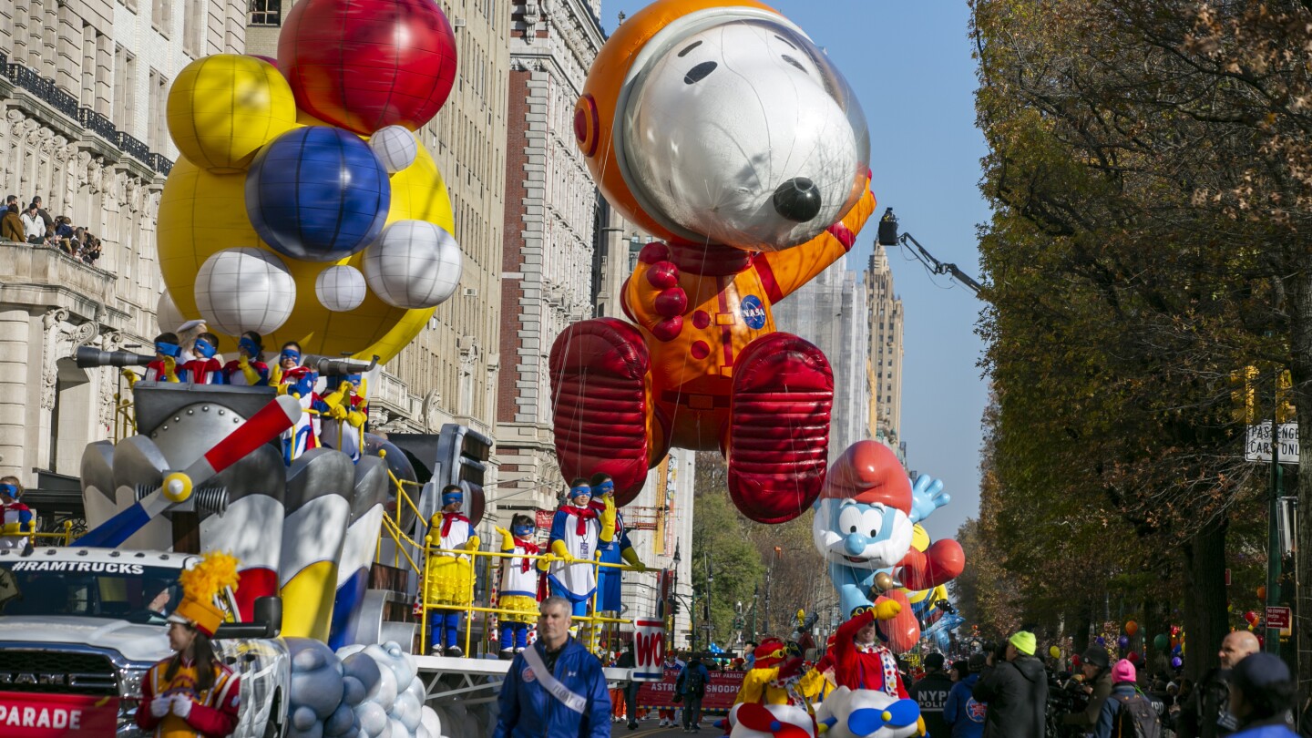 Macy’s Thanksgiving Day Parade kicks off | AP News