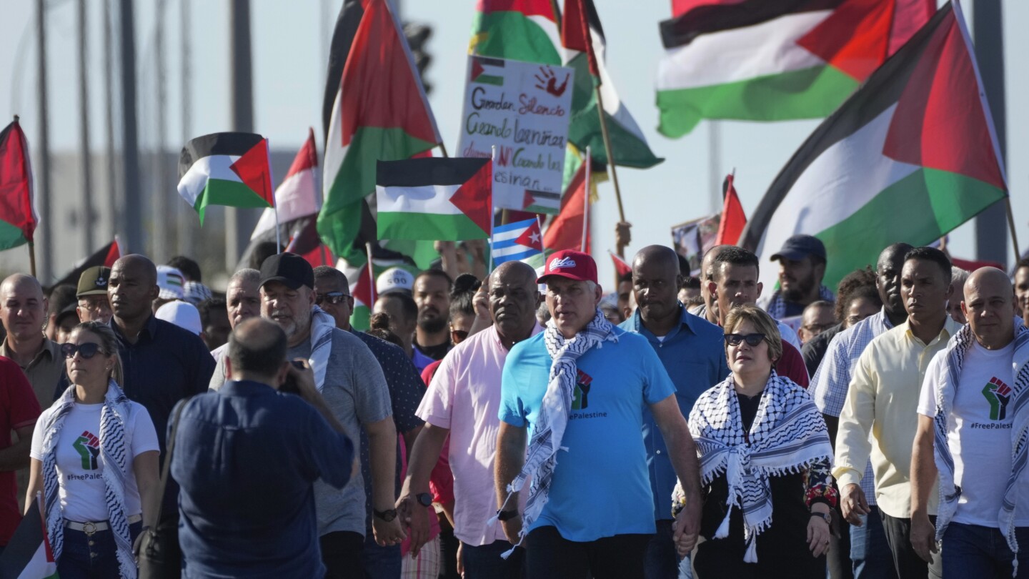 Thousands march in Havana in solidarity with Palestinian people | AP News