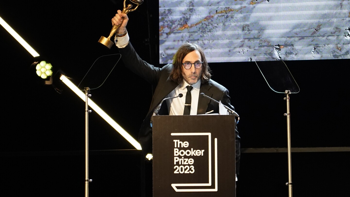 Irish writer Paul Lynch wins Booker Prize with dystopian novel ‘Prophet Song’ | AP News