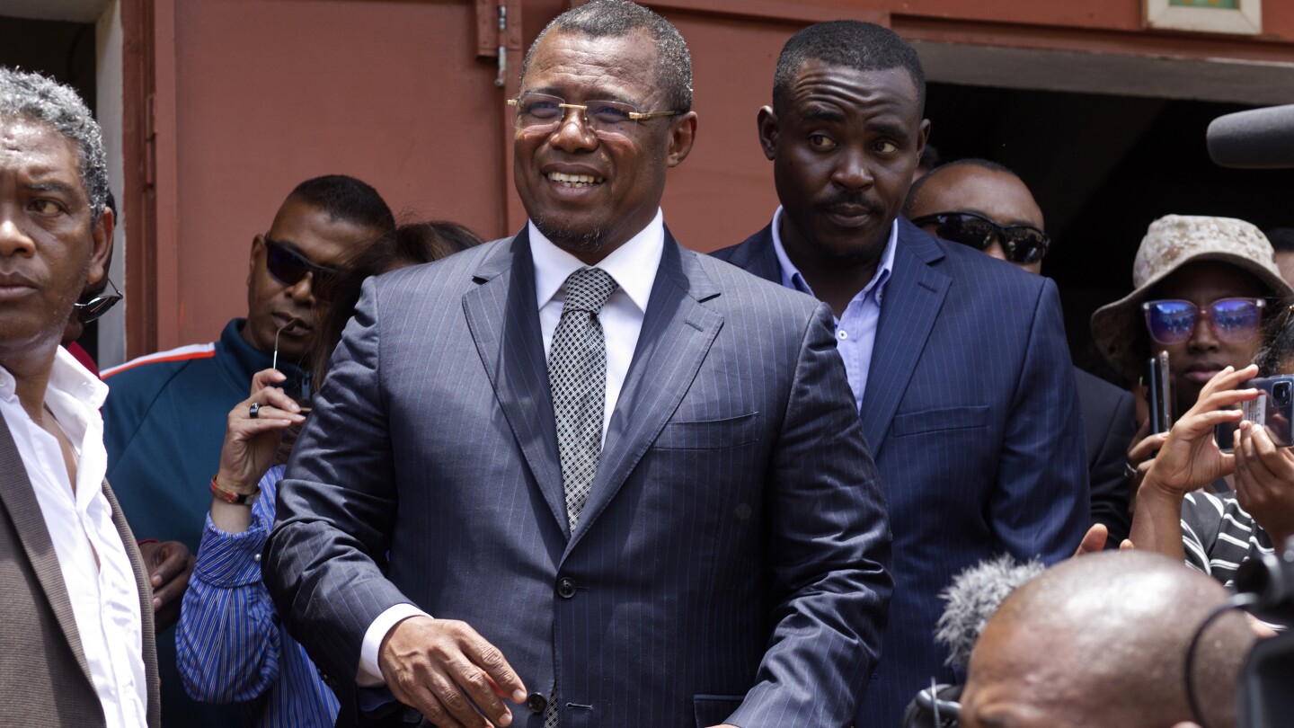 Madagascar’s main opposition candidate files a lawsuit claiming fraud in the presidential election | AP News