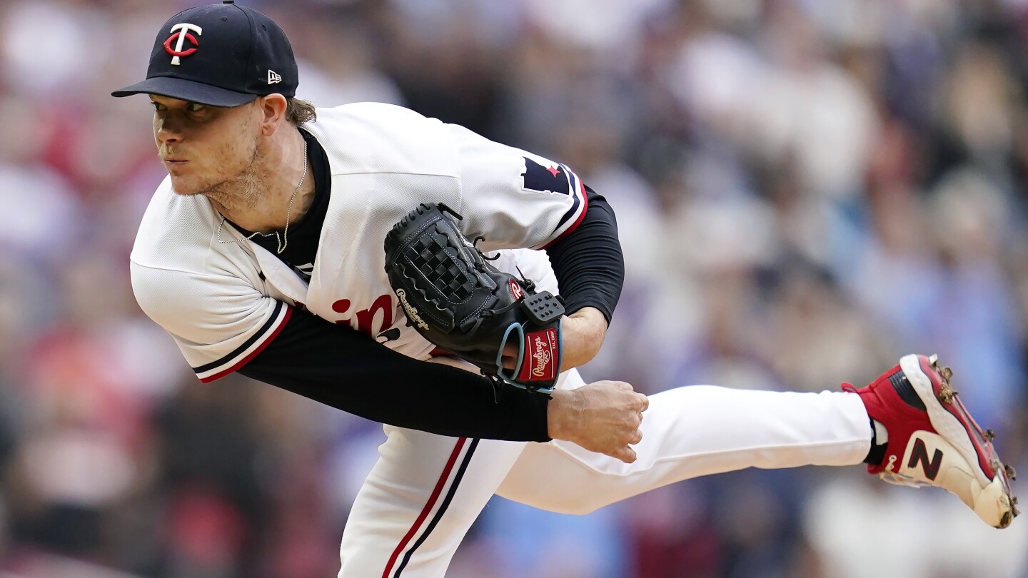 Cardinals get AL Cy Young runner-up Sonny Gray with $75M deal to anchor revamped starting rotation | AP News