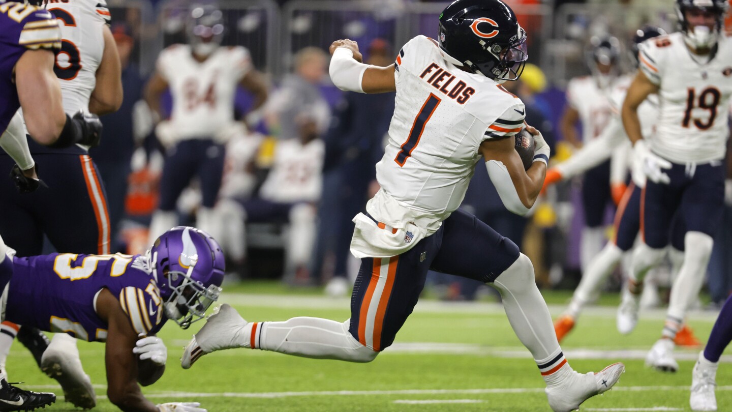 Bears outlast Vikings 12-10 on 4th field goal by Santos after 4 interceptions of Dobbs | AP News