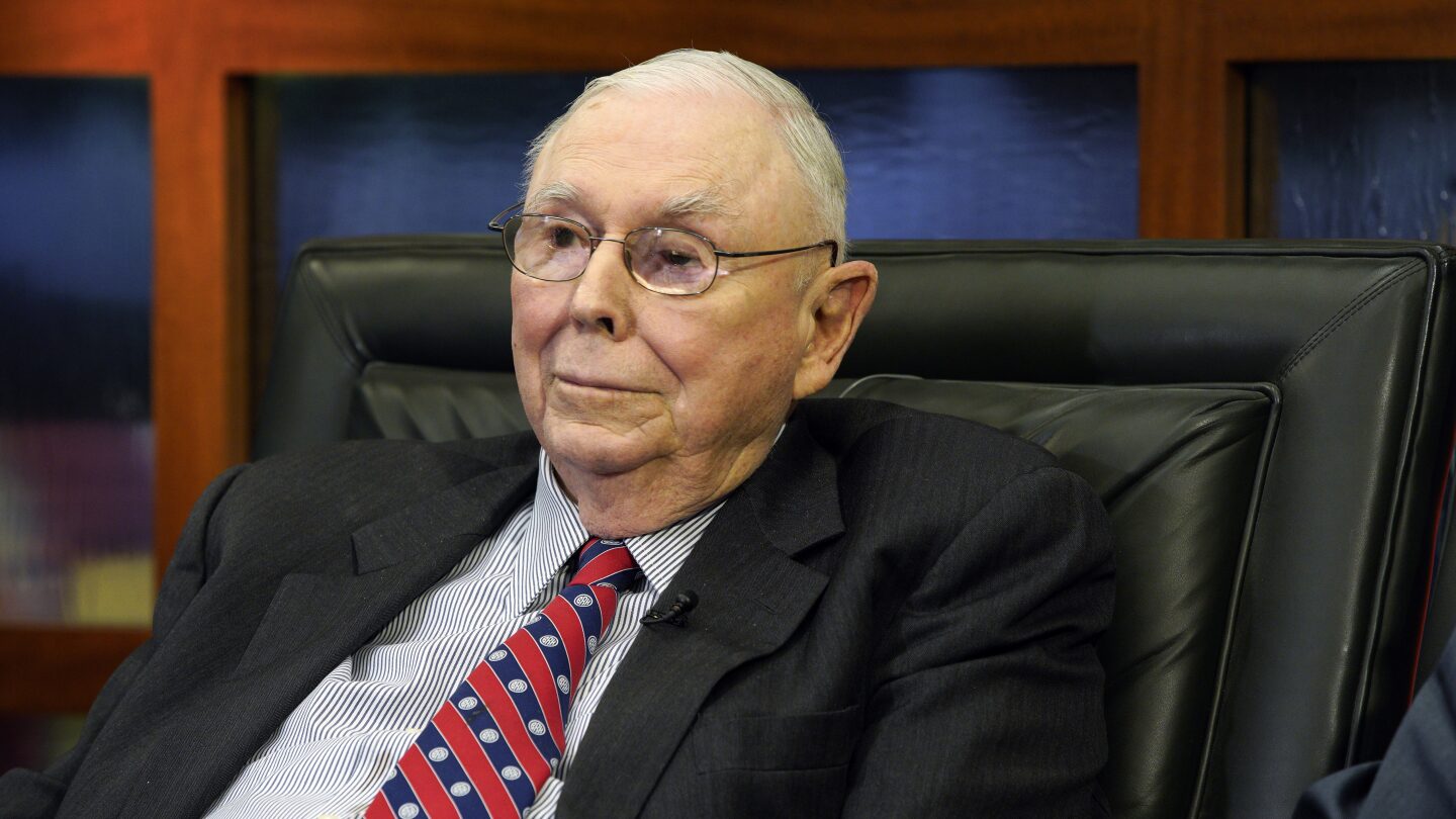 Charlie Munger, Warren Buffet’s partner, dies at age 99 | AP News