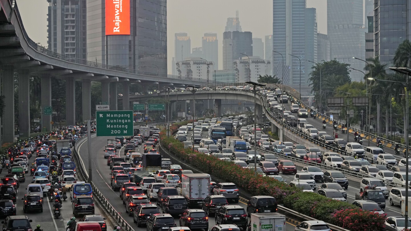 Coal power, traffic, waste burning a toxic smog cocktail in Indonesia’s Jakarta | AP News