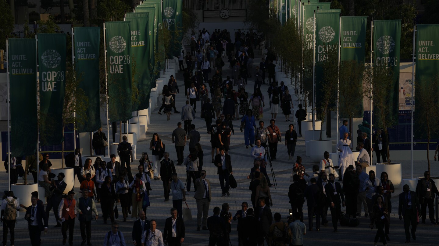 At UN climate talks, fossil fuel interests have hundreds of employees on hand | AP News