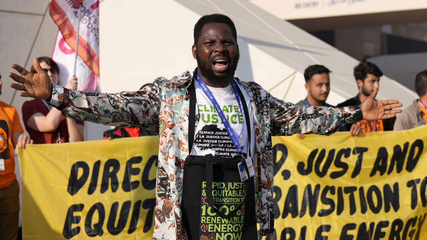 COP28: Activists ramp up pressure on cutting fossil fuels | AP News