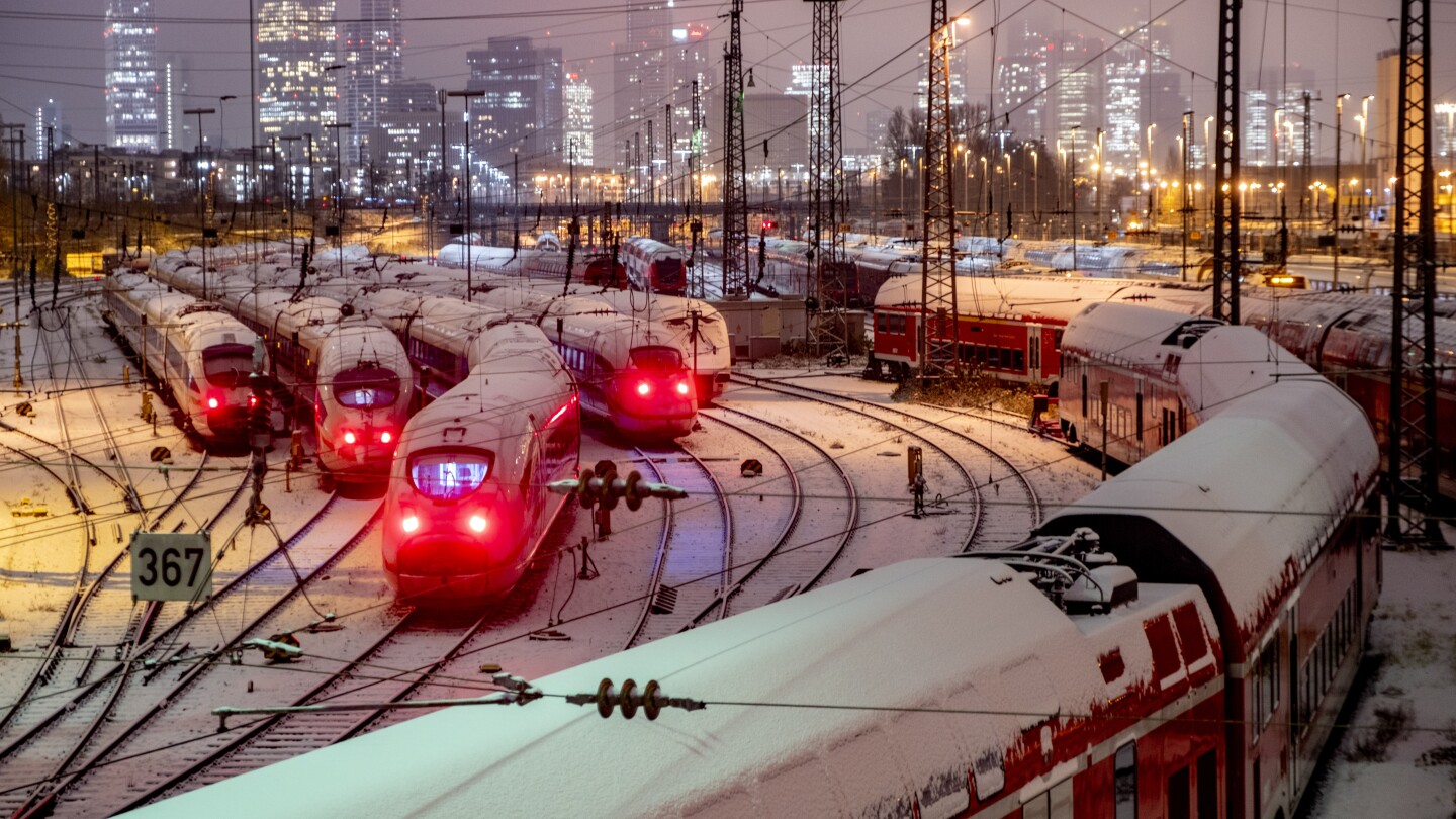 Munich Airport suspends all flights due to freezing rain | AP News