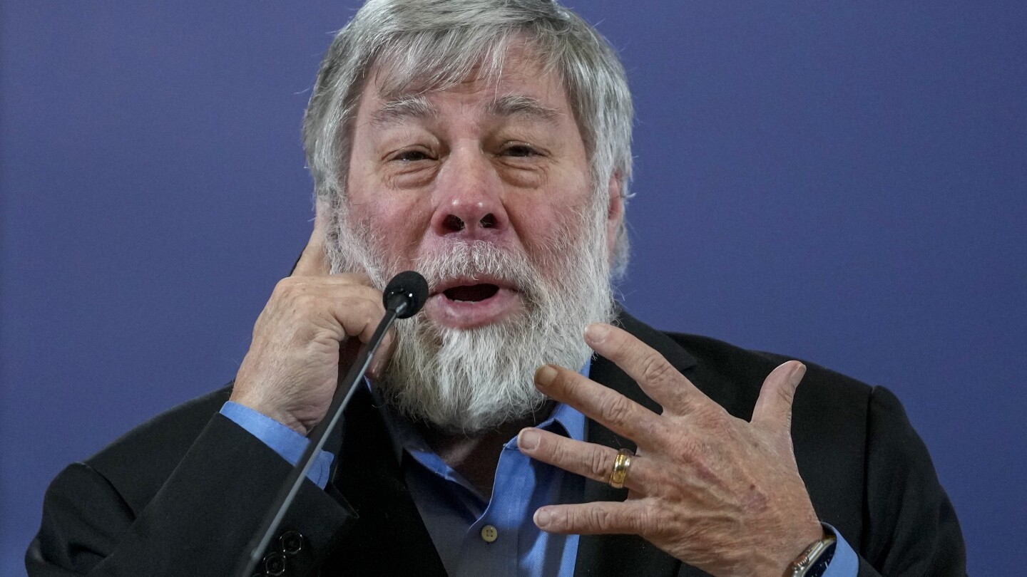 Apple co-founder Steve Wozniak to receive Serbian passport, president says | AP News