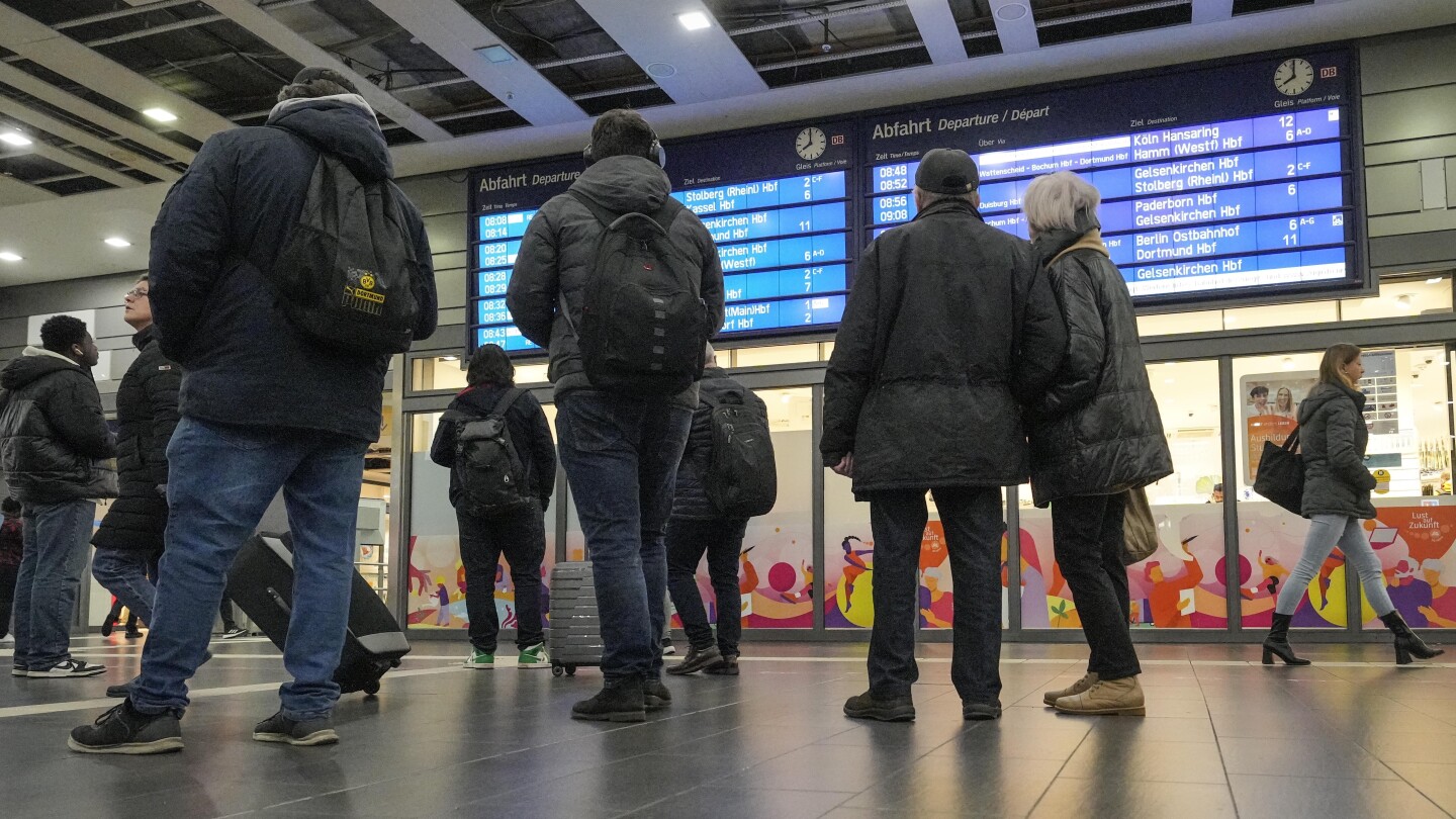 Union representing German train drivers calls strike that will hit passenger services | AP News