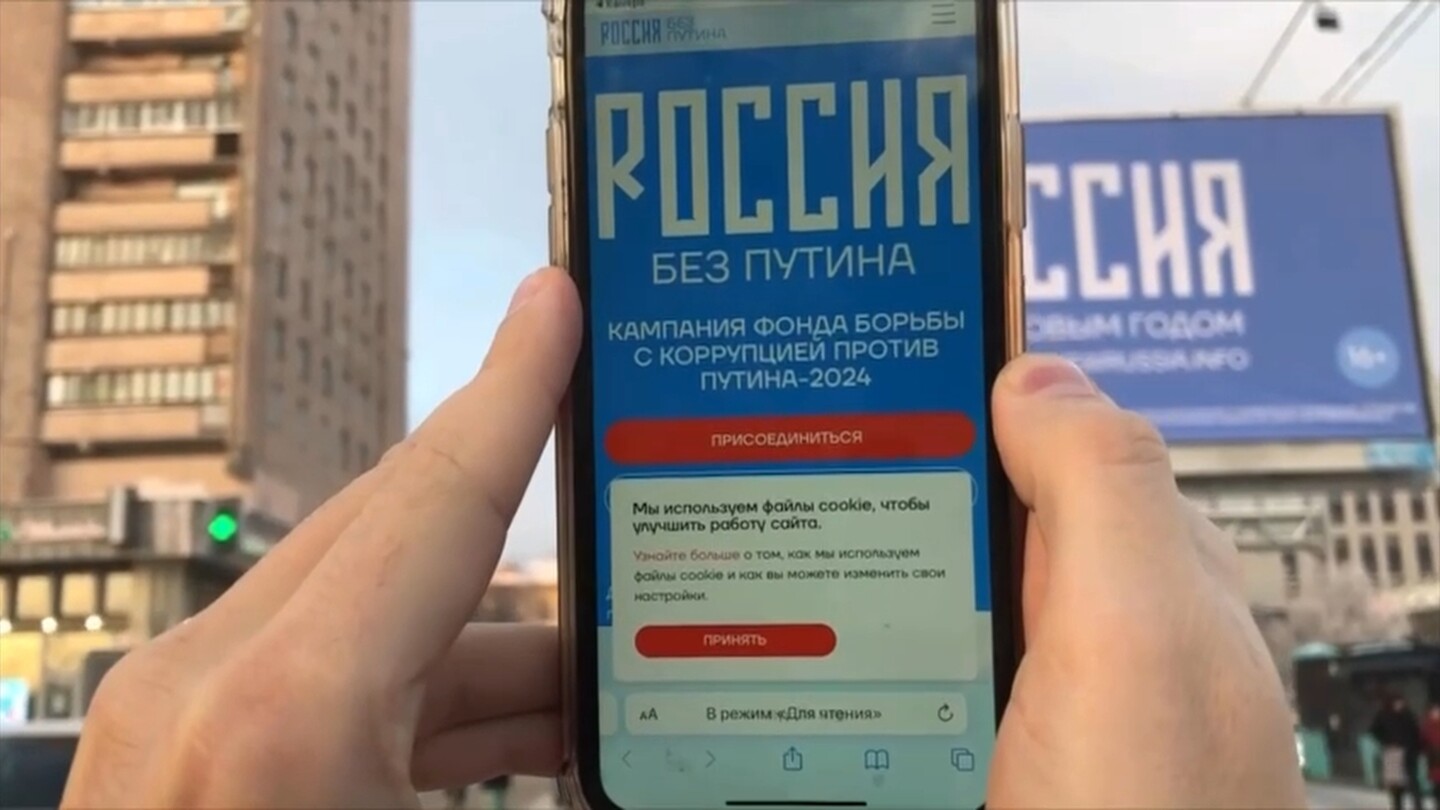 Allies of Russian opposition leader Navalny post billboards asking citizens to vote against Putin | AP News